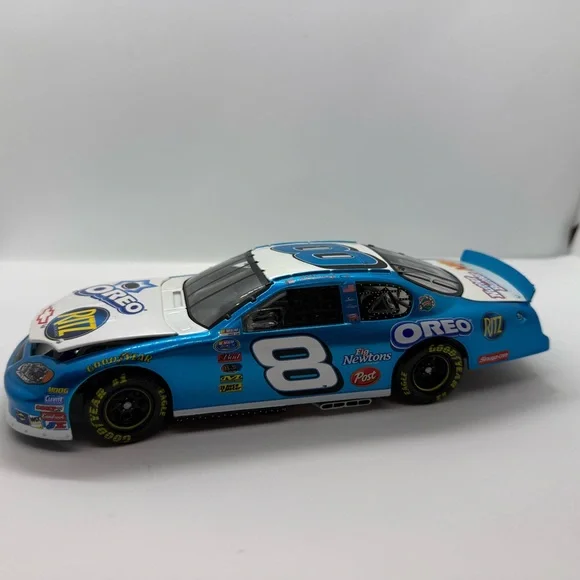 2004 Dale Earnhardt Jr #8 Oreo/Ritz NASCAR 1:24 Scale Stock Car - Picture 10 of 16
